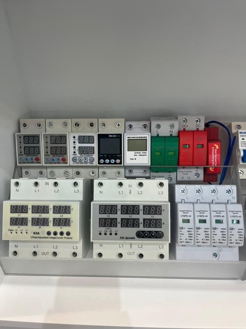 AvR Surge Breakers